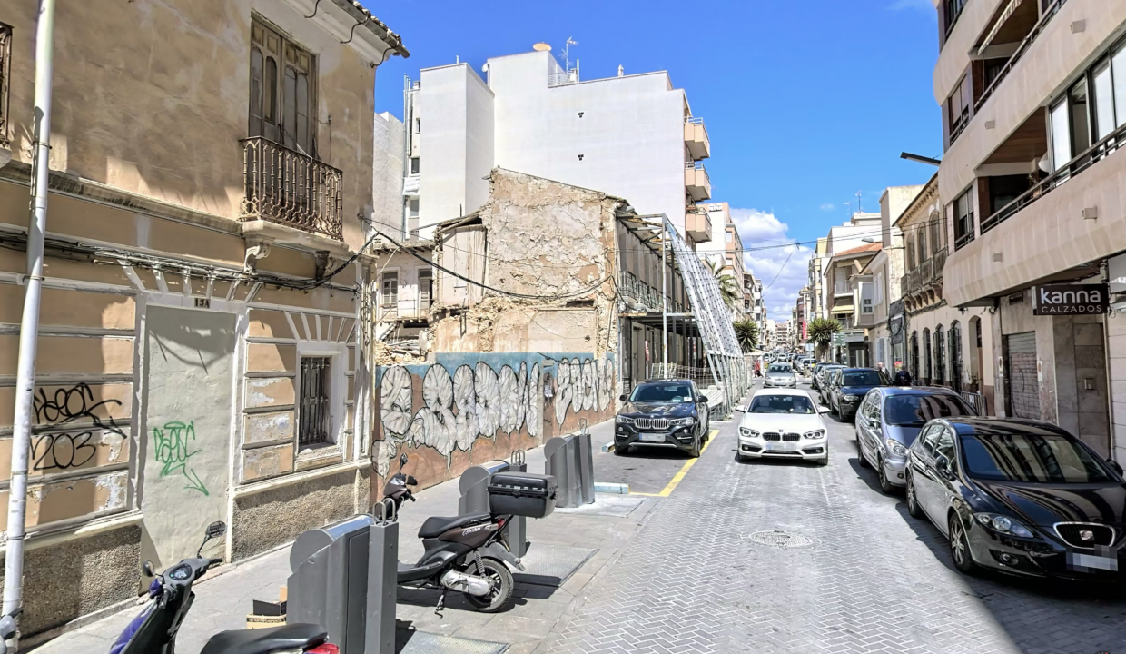 Commercial Building & Urban Land Investment Asset in Central Torrevieja - Costa Larga Investment